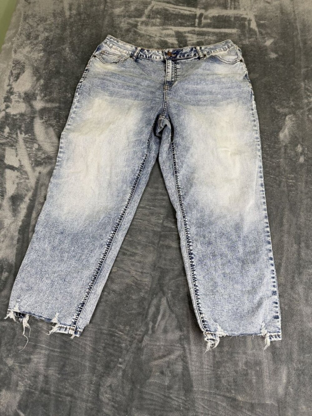 C Denim Est. 1946 Womens Hi-Rise Straight Jeans Light Wash Distressed 16P NWT